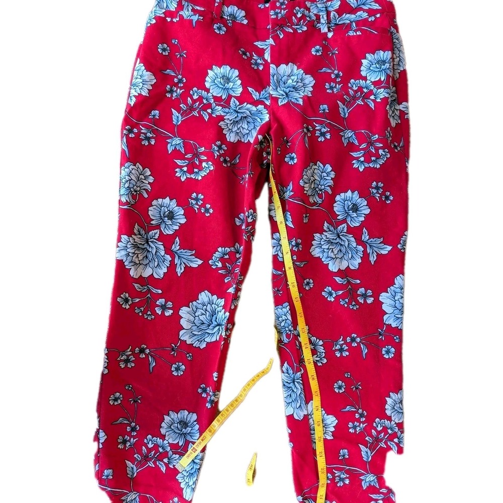 Roz & Ali Women's Capris Size 10 Red Blue Floral Pattern Pockets Travel Cruising
